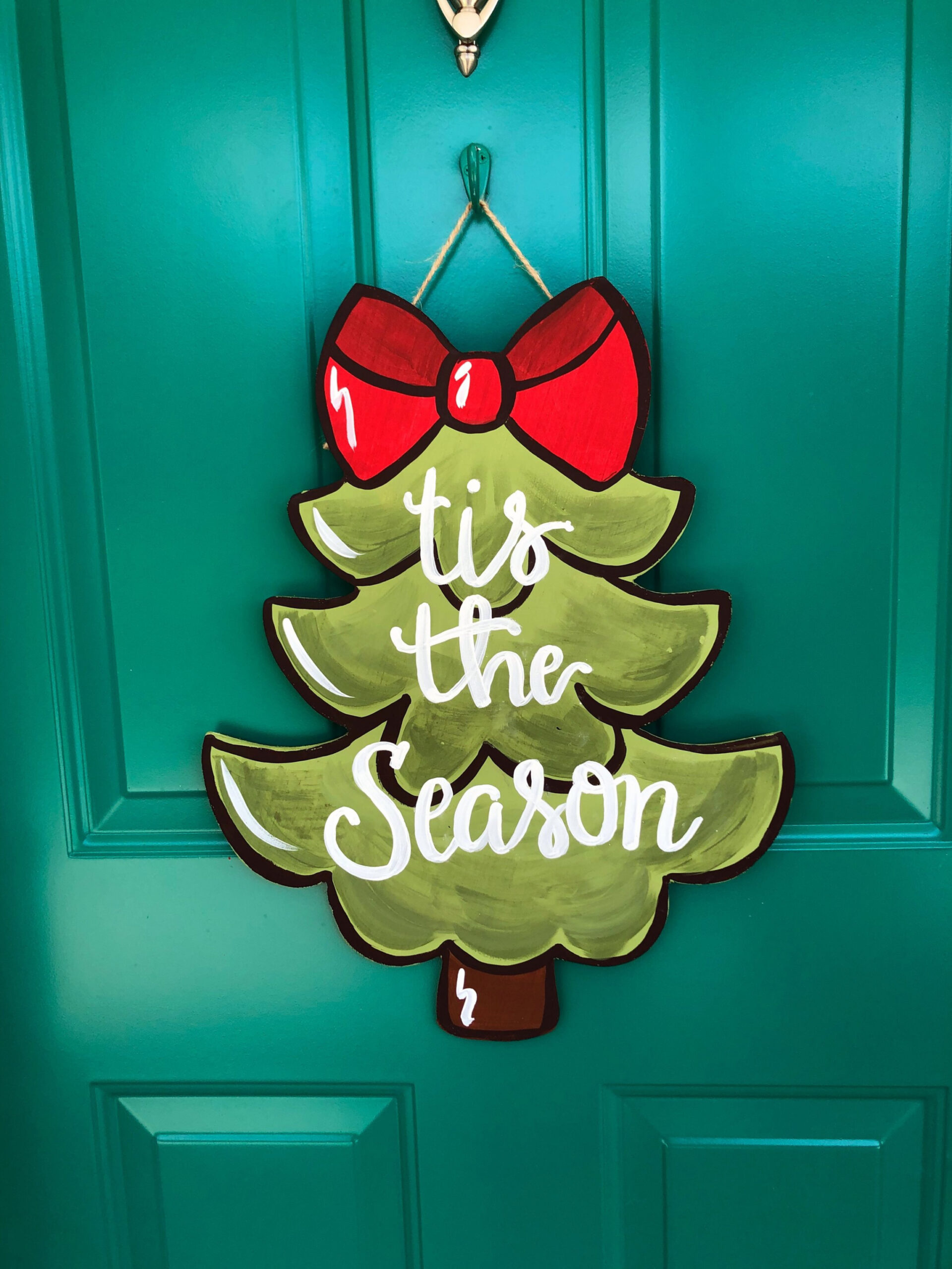 Christmas DIY Door Hanger Roundup - SOUTHERN ADOORNMENTS DECOR