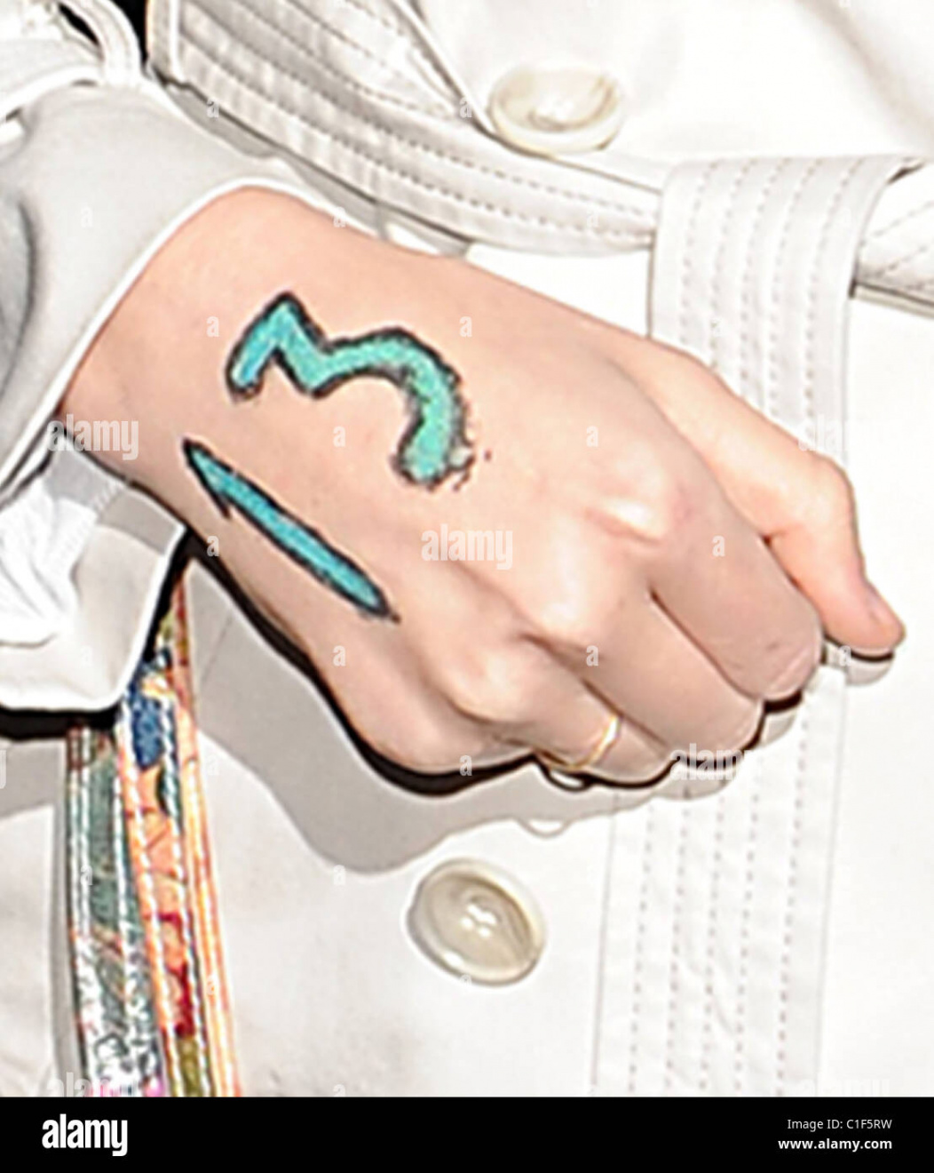Taylor swift  hand hi-res stock photography and images - Alamy